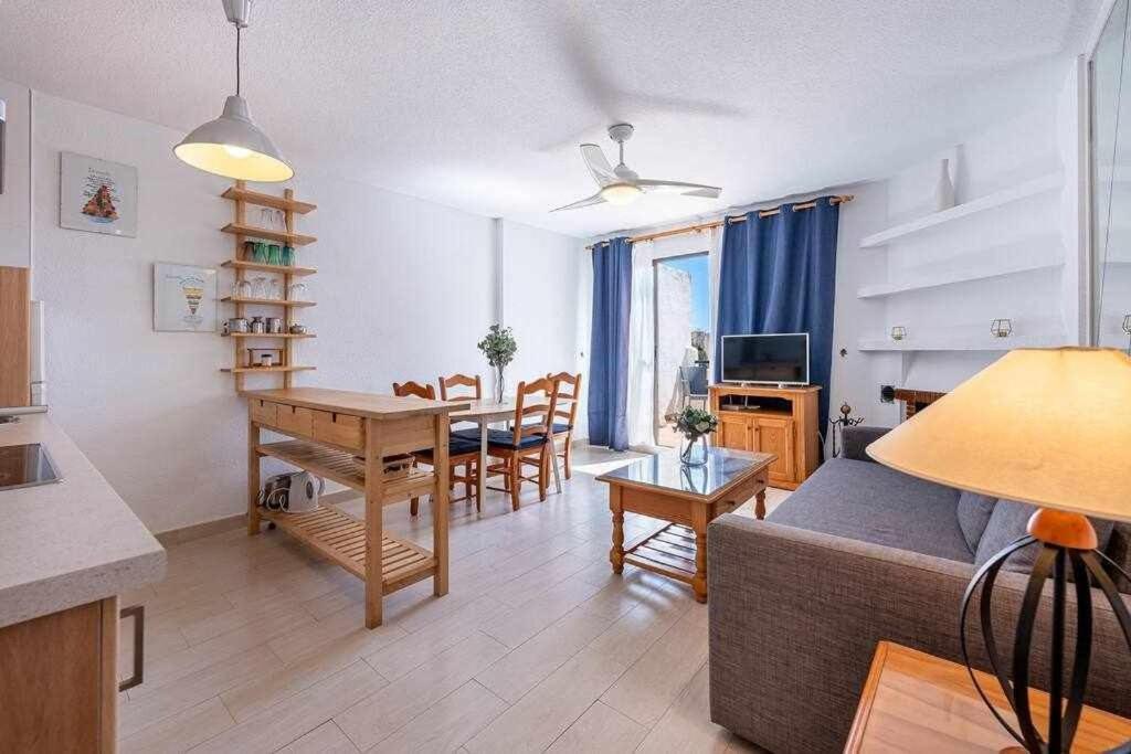 797 Hr - Pueblo Evita- Andalusian With Terrace.