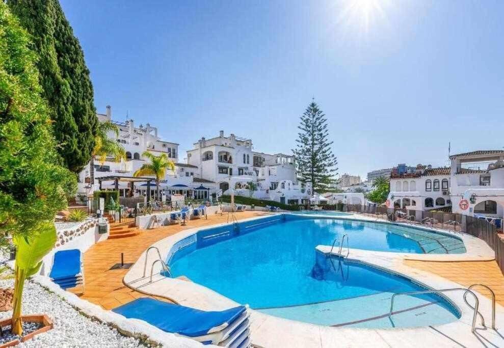 797 Hr - Pueblo Evita- Andalusian With Terrace. Apartamento Benalmádena